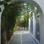 Karis Hotel