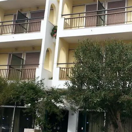 καρίς Ξενοδοχείο