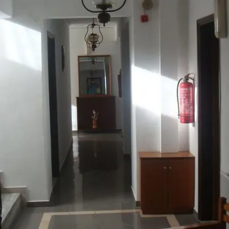 Karis Hotel 2*