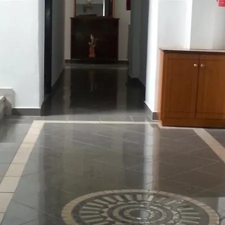 Karis فندق بلدة كوس